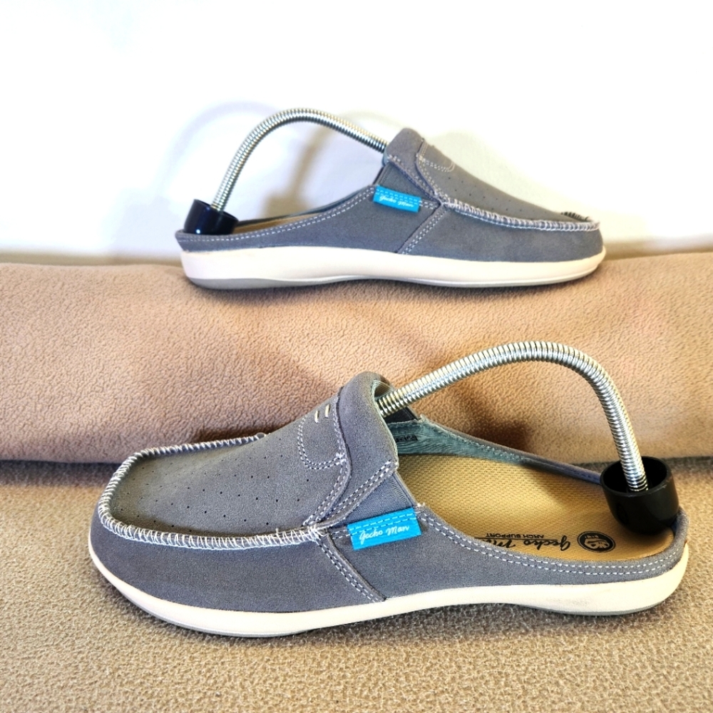 Gecko Man Slip Ons